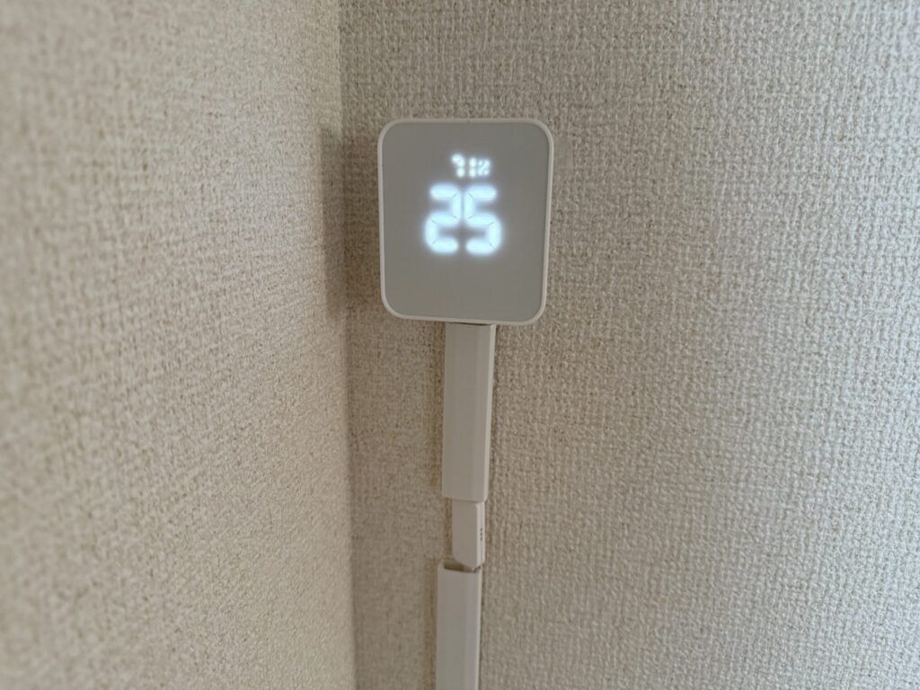 マスキングテープ＆両面テープで壁に設置